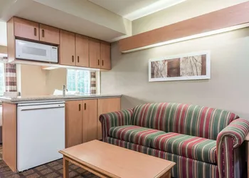 Microtel Inn & Suites by Wyndham West Chester hotel thumbnail 6
