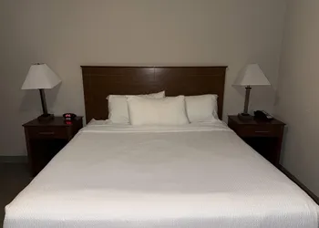 Super 8 by Wyndham Fort St. John BC hotel thumbnail 4