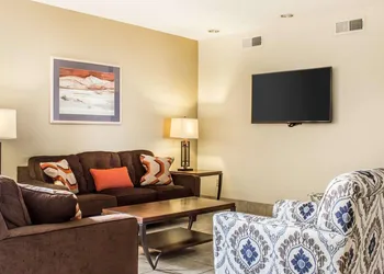Quality Inn & Suites Yuma hotel thumbnail 4