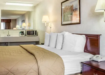 Quality Inn & Suites Yuma hotel thumbnail 6
