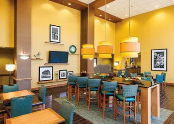 Hampton Inn & Suites Chesapeake-Square Mall hotel thumbnail 2