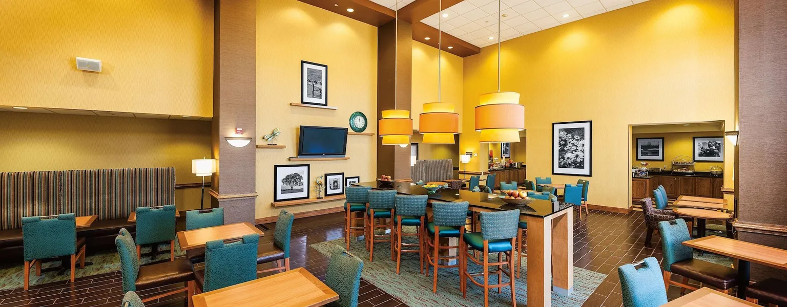 Hampton Inn & Suites Chesapeake-Square Mall hotel detail image 2