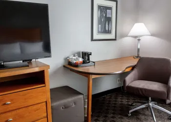 Hampton Inn & Suites Chesapeake-Square Mall hotel thumbnail 5
