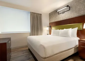 DoubleTree by Hilton New York Downtown hotel thumbnail 7