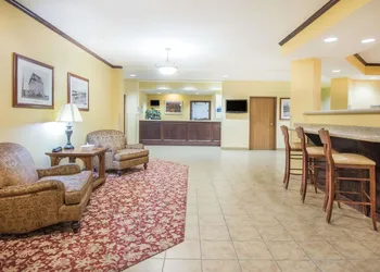 Days Inn by Wyndham Ellis hotel thumbnail 2