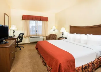 Days Inn by Wyndham Ellis hotel thumbnail 3