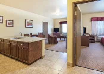 Days Inn by Wyndham Ellis hotel thumbnail 7