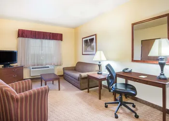 Days Inn by Wyndham Ellis hotel thumbnail 8