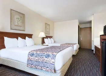 Baymont by Wyndham Columbus/Rickenbacker hotel thumbnail 4
