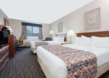 Baymont by Wyndham Columbus/Rickenbacker hotel thumbnail 5