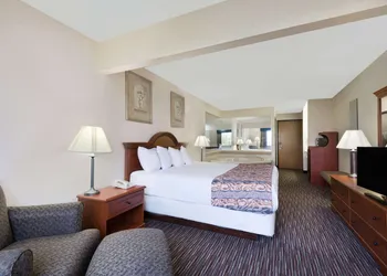 Baymont by Wyndham Columbus/Rickenbacker hotel thumbnail 7