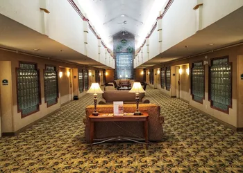 La Quinta Inn & Suites by Wyndham Appleton College Avenue hotel thumbnail 4