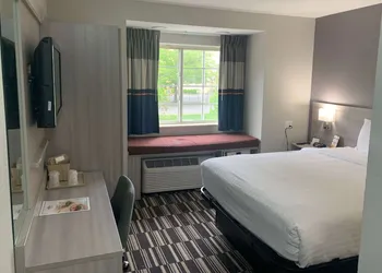 Microtel Inn by Wyndham Charlotte Airport hotel thumbnail 3