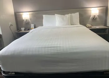 Microtel Inn by Wyndham Charlotte Airport hotel thumbnail 4