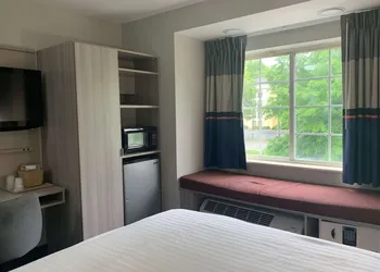 Microtel Inn by Wyndham Charlotte Airport hotel thumbnail 5