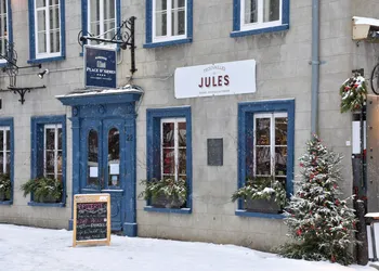 Auberge Place d'Armes hotel thumbnail 2