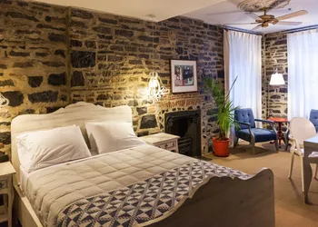 Auberge Place d'Armes hotel thumbnail 7