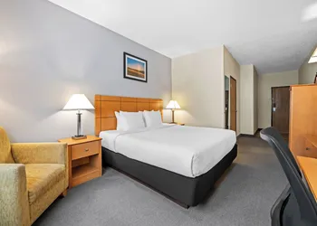 Quality Inn Dubuque on Hwy 20 hotel thumbnail 4