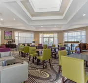 La Quinta Inn & Suites by Wyndham Orlando Airport hotel detail image 5