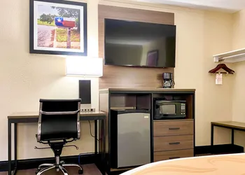 Quality Inn And Suites hotel thumbnail 7