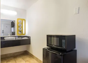 Americas Best Value Inn Bowling Green hotel thumbnail 7