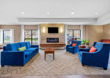 Comfort Inn & Suites West - Medical Center hotel thumbnail 2