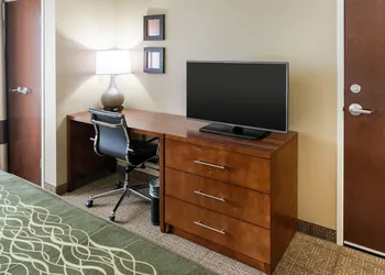 Comfort Inn & Suites West - Medical Center hotel thumbnail 5