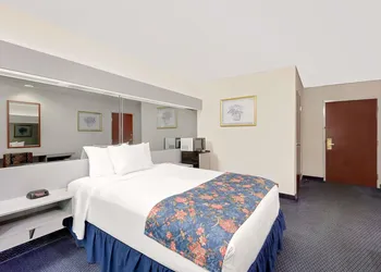 Microtel Inn & Suites by Wyndham Hagerstown by I-81 hotel thumbnail 8