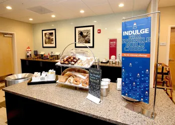Hampton Inn Suffolk hotel thumbnail 2