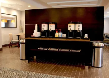 Hampton Inn Suffolk hotel thumbnail 4