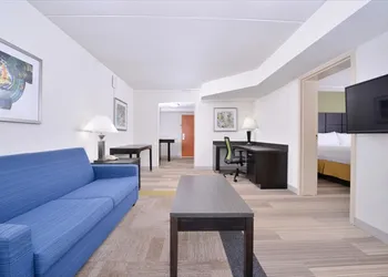 Holiday Inn Express Hotel & Suites Mooresville - Lake Norman by IHG hotel thumbnail 2