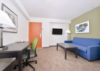 Holiday Inn Express Hotel & Suites Mooresville - Lake Norman by IHG hotel thumbnail 3