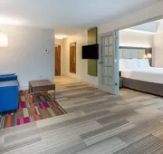 Holiday Inn Express Hotel & Suites Chicago-Midway Airport by IHG hotel detail image 3