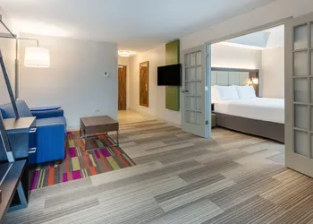 Holiday Inn Express Hotel & Suites Chicago-Midway Airport by IHG hotel thumbnail 3