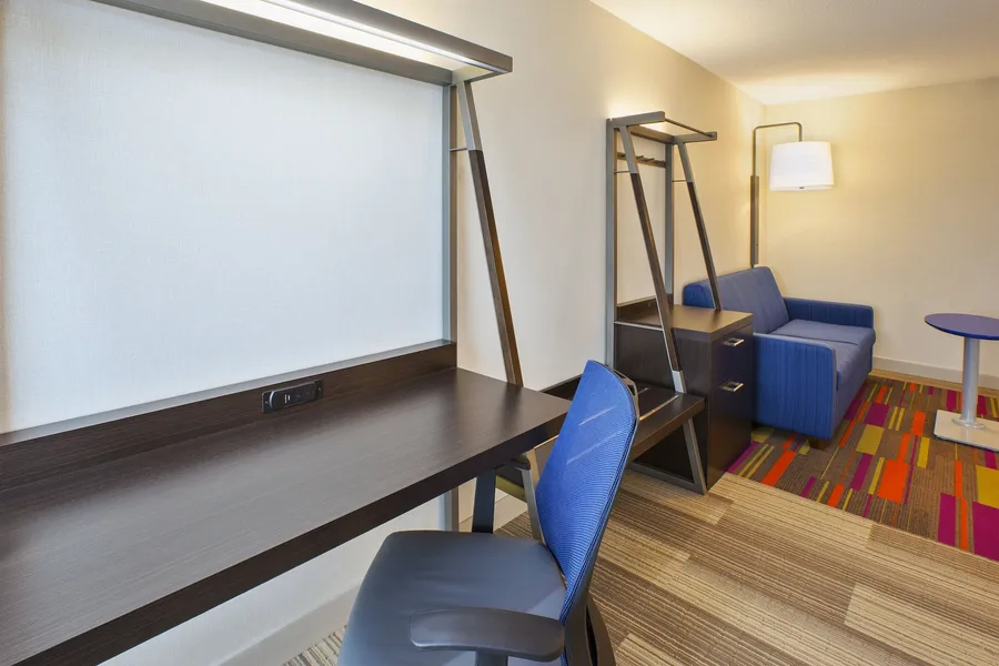 Holiday Inn Express Hotel & Suites Chicago-Midway Airport by IHG hotel detail image 6