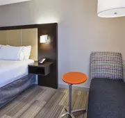 Holiday Inn Express Hotel & Suites Chicago-Midway Airport by IHG hotel detail image 7