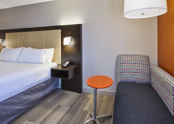 Holiday Inn Express Hotel & Suites Chicago-Midway Airport by IHG hotel thumbnail 7