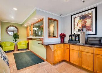 Americas Best Value Inn Richmond San Francisco hotel thumbnail 2