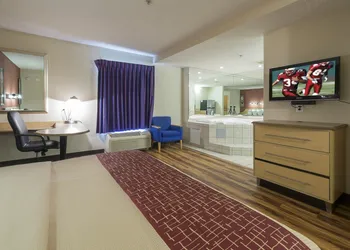 Red Roof Inn & Suites Philadelphia - Bellmawr hotel thumbnail 5