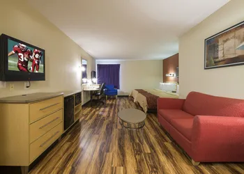 Red Roof Inn & Suites Philadelphia - Bellmawr hotel thumbnail 8