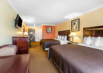 Quality Inn & Suites Bell Gardens - Los Angeles hotel thumbnail 8