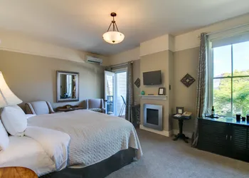 Winchester Inn hotel thumbnail 7