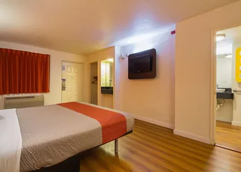 Motel 6 Garland, TX - Northeast Dallas hotel thumbnail 4