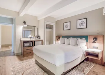 Beachfront Manor Hotel hotel thumbnail 6