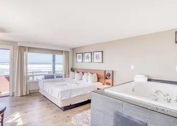 Beachfront Manor Hotel hotel thumbnail 7