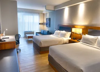 Holiday Inn Express & Suites Vaudreuil by IHG hotel thumbnail 2