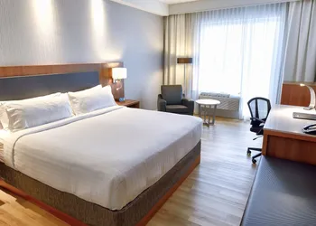 Holiday Inn Express & Suites Vaudreuil by IHG hotel thumbnail 3