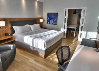 Holiday Inn Express & Suites Vaudreuil by IHG hotel thumbnail 5