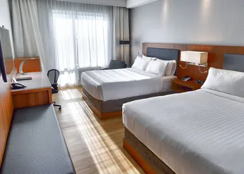 Holiday Inn Express & Suites Vaudreuil by IHG hotel thumbnail 6