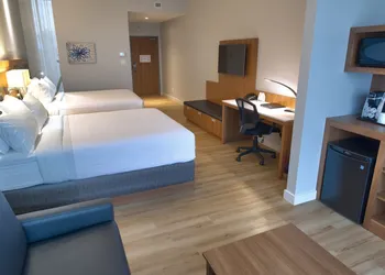 Holiday Inn Express & Suites Vaudreuil by IHG hotel thumbnail 8